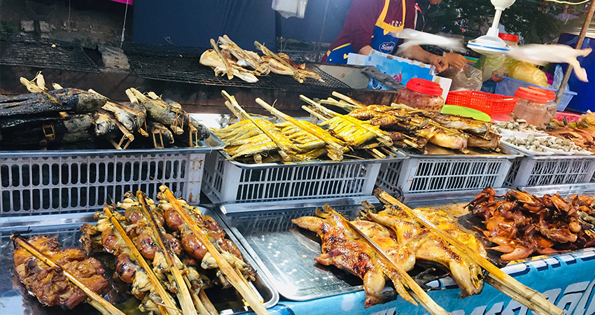 The intimate Street food tour experience as a local